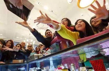 日本妇女想舔出水视频中国人依然爱赴日旅游 消费已由爆买转向网购